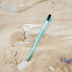 海洋プラスチックをリサイクルしたボールペン