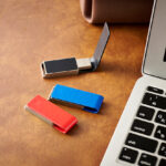 USBメモリー レザーLEDタイプ (受注生産)